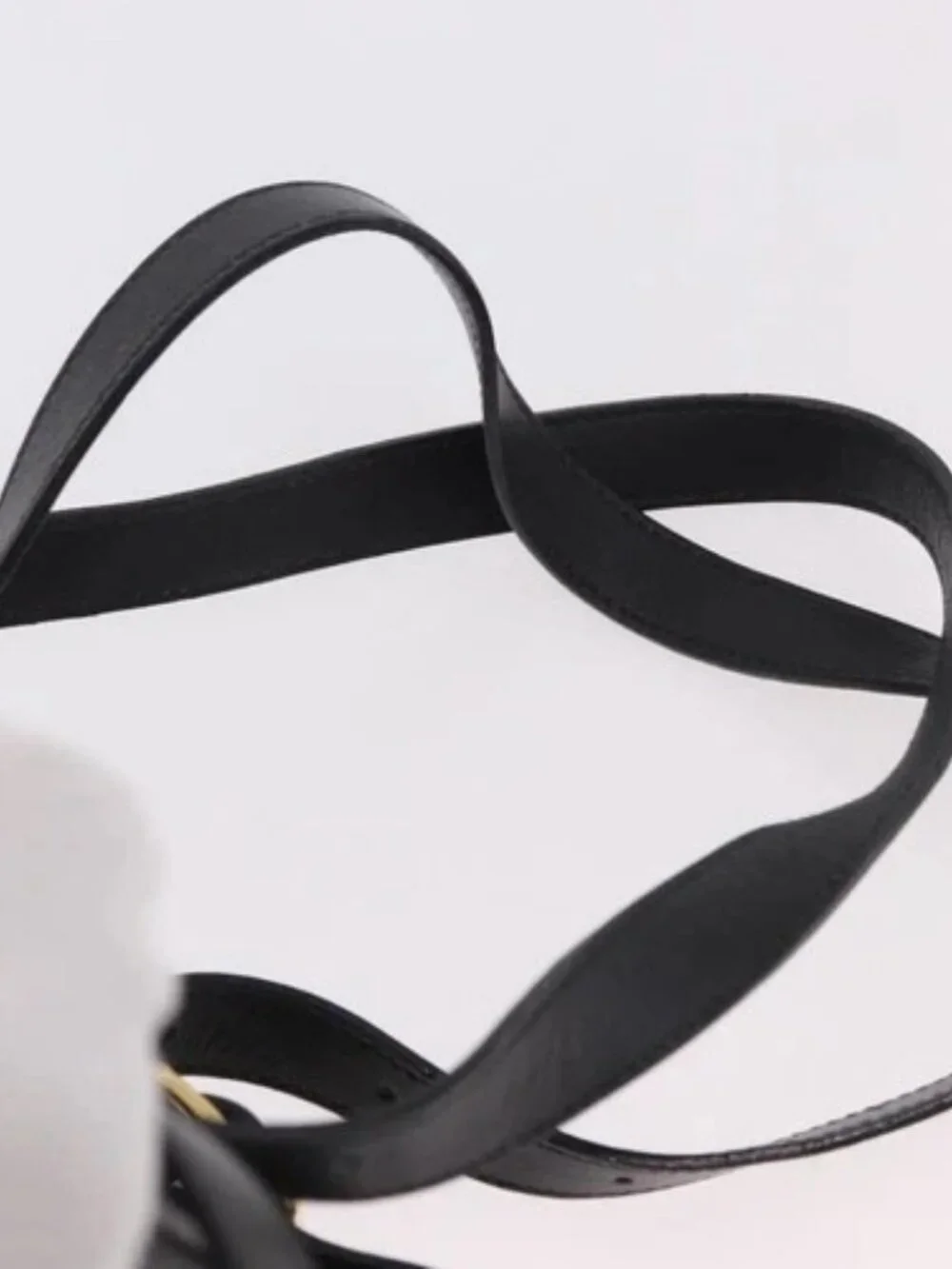 Gucci brand	gucci color	black